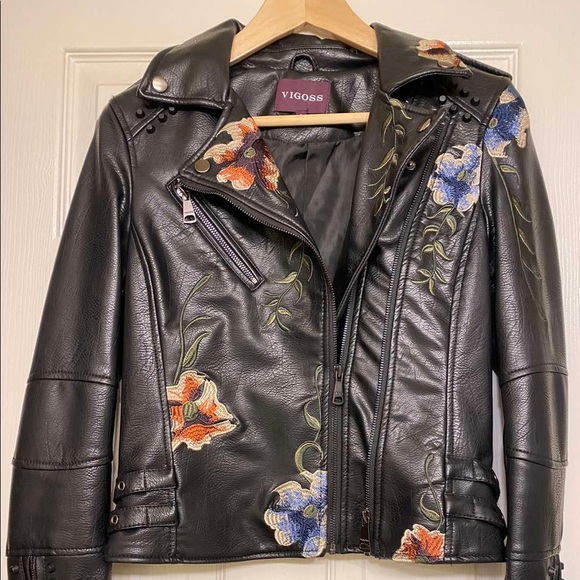 Leather jacket US S size, embroidered work on it - Picture 5 of 7